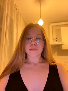 Snapshot of Eva_Weyne chatting on 3, 11, 2025 Eva Weyne online show from 3, 11, 2025