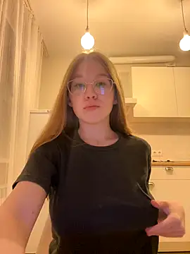 Snapshot of Eva_Weyne chatting on 1, 11, 2025 Eva Weyne online show from 1, 11, 2025