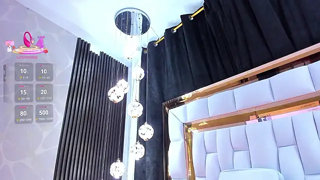 SarayRoyse online show from 8, 3, 2026