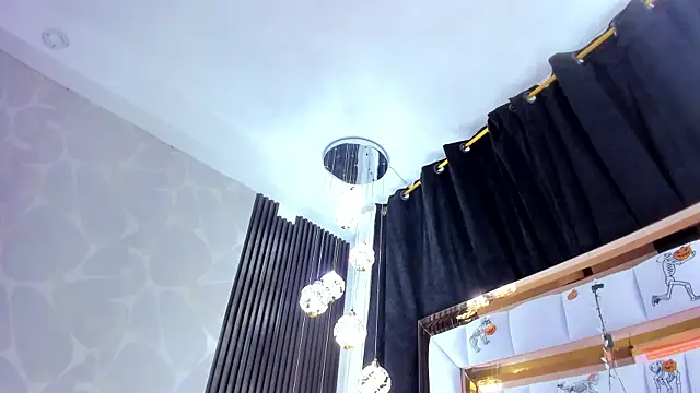 SarayRoyse online show from 31, 10, 2025