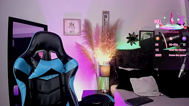 Snapshot of devlin_violett chatting on 23, 3, 2025 devlin violett online show from 23, 3, 2025