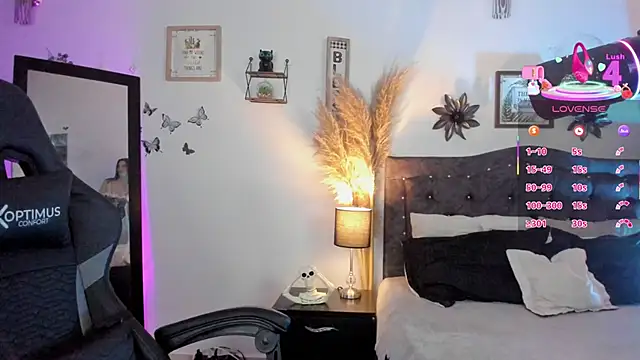 Snapshot of devlin_violett chatting on 18, 9, 2025 devlin violett online show from 18, 9, 2025