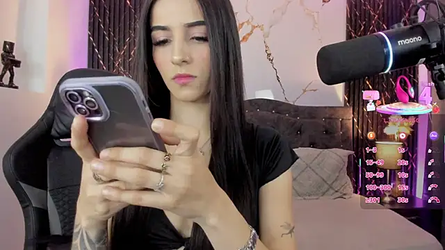 Snapshot of devlin_violett chatting on 15, 11, 2025 devlin violett online show from 15, 11, 2025