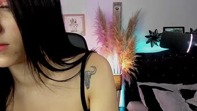 Snapshot of devlin_violett chatting on 27, 2, 2025 devlin violett online show from 27, 2, 2025