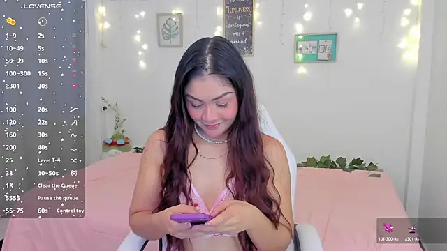 Snapshot of cute_baby5 chatting on 1, 2, 2025 cute baby5 online show from 1, 2, 2025