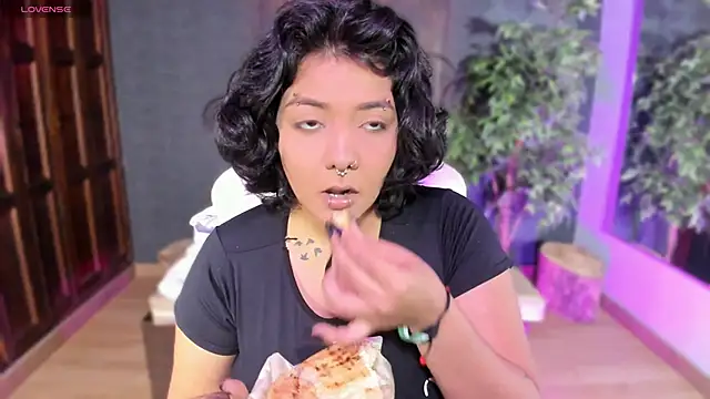 Evelynn online show from 5, 11, 2025