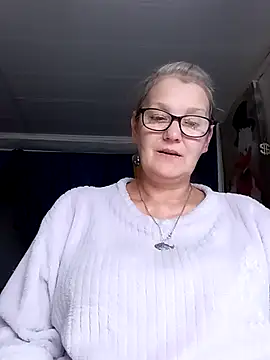 Snapshot of irinamaux chatting on 4, 7, 2026 irinamaux online show from 4, 7, 2026