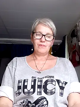 Snapshot of irinamaux chatting on 21, 6, 2026 irinamaux online show from 21, 6, 2026