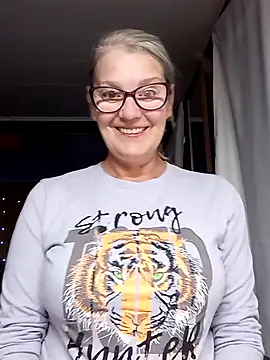 irinamaux online show from 4, 10, 2025