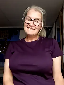 irinamaux online show from 9, 9, 2025