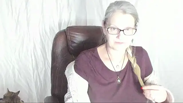 irinamaux online show from 28, 2, 2025