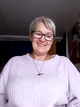 Snapshot of irinamaux chatting on 10, 7, 2026 irinamaux online show from 10, 7, 2026