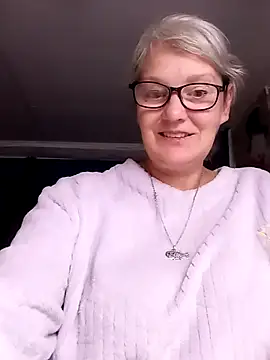 Snapshot of irinamaux chatting on 4, 7, 2026 irinamaux online show from 4, 7, 2026