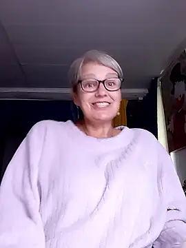 Snapshot of irinamaux chatting on 7, 6, 2026 irinamaux online show from 7, 6, 2026