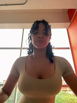 Snapshot of Brunettexio chatting on 14, 2, 2025 Brunettexio online show from 14, 2, 2025