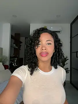 Snapshot of Brunettexio chatting on 9, 3, 2025 Brunettexio online show from 9, 3, 2025