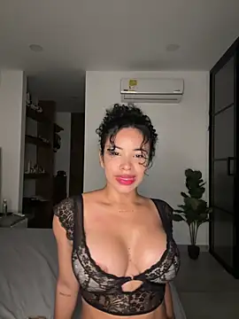 Snapshot of Brunettexio chatting on 5, 2, 2025 Brunettexio online show from 5, 2, 2025