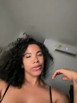 Snapshot of Brunettexio chatting on 2, 3, 2025 Brunettexio online show from 2, 3, 2025