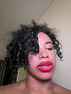 Snapshot of Brunettexio chatting on 7, 3, 2025 Brunettexio online show from 7, 3, 2025