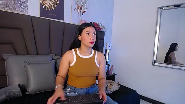 Sofi Perez  online show from 10, 4, 2026