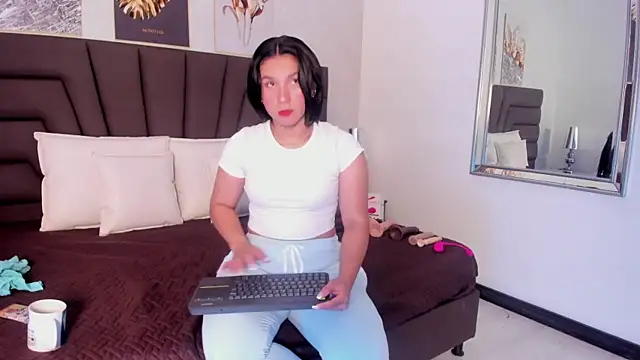 Sofi Perez  online show from 25, 2, 2025
