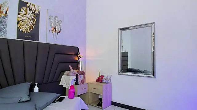 Sofi Perez  online show from 3, 6, 2026