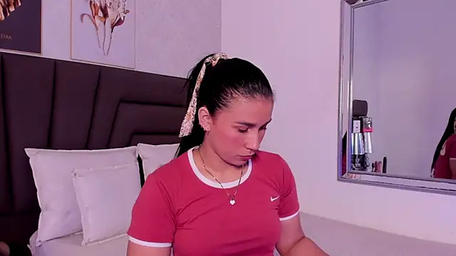 Sofi Perez  online show from 2, 10, 2025