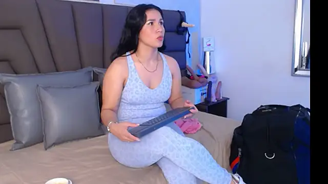 Sofi Perez  online show from 13, 5, 2026