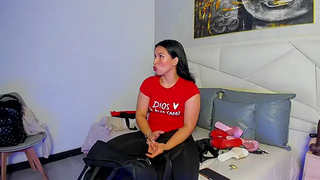 Sofi Perez  online show from 2, 12, 2025