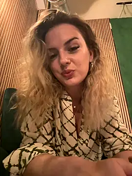 Snapshot of LexyGold chatting on 10, 10, 2025 LexyGold online show from 10, 10, 2025