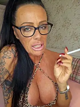 Snapshot of Misses-Cougar chatting on 23, 4, 2026 Misses-Cougar online show from 23, 4, 2026