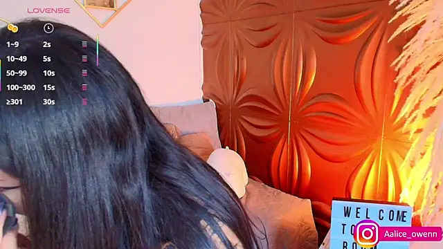 Aliceowenn online show from 1, 10, 2025