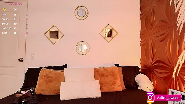 Aliceowenn online show from 9, 10, 2025