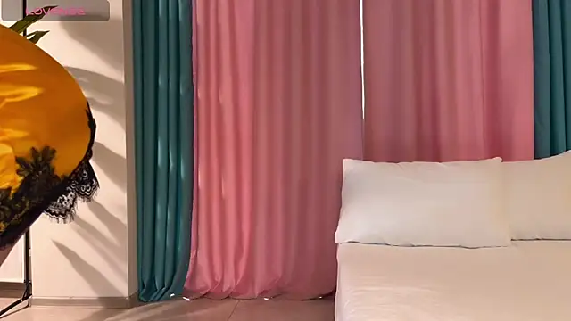 Snapshot of UrGoddessJenny chatting on 4, 5, 2026 UrGoddessJenny online show from 4, 5, 2026