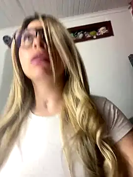 CristalGmez online show from 4, 12, 2024