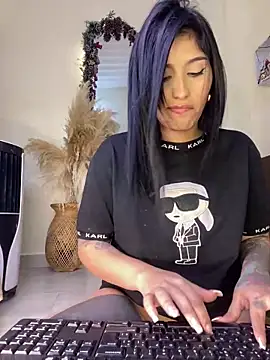 Snapshot of Sweetie_Arianna chatting on 8, 2, 2025 Sweetie Arianna online show from 8, 2, 2025