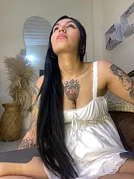 Snapshot of Sweetie_Arianna chatting on 5, 3, 2025 Sweetie Arianna online show from 5, 3, 2025