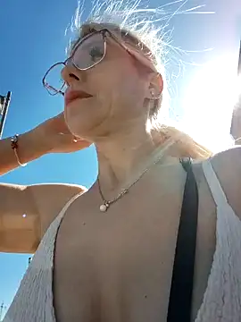 Snapshot of blondyruby chatting on 13, 5, 2026 blondyruby online show from 13, 5, 2026