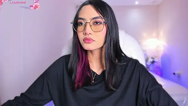 Snapshot of AzuraKindong chatting on 6, 7, 2026 AzuraKindong online show from 6, 7, 2026