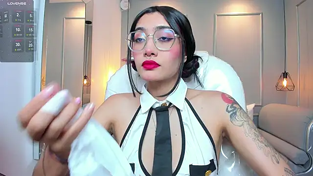 AzuraKindong online show from 4, 12, 2025