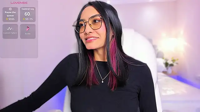 Snapshot of AzuraKindong chatting on 6, 6, 2026 AzuraKindong online show from 6, 6, 2026