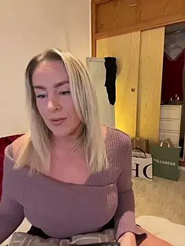 Snapshot of ChristyAdair chatting on 24, 12, 2024 ChristyAdair online show from 24, 12, 2024