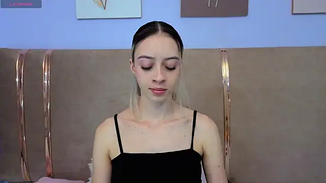 Snapshot of sophiia_grey_1 chatting on 22, 9, 2025 sophiia grey 1 online show from 22, 9, 2025