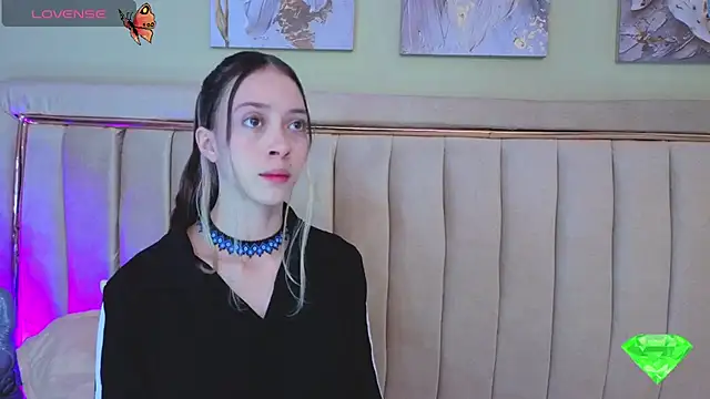 sophiia grey 1 online show from 25, 2, 2026