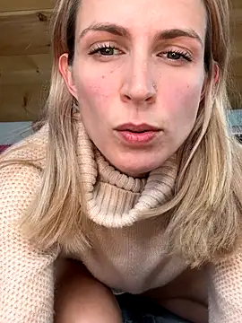 Snapshot of DanaeJustine chatting on 13, 11, 2025 DanaeJustine online show from 13, 11, 2025