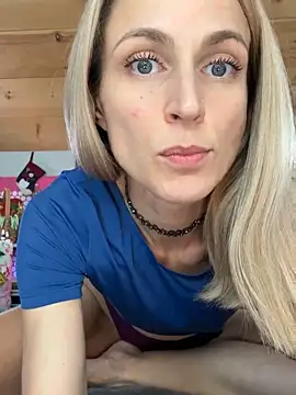 Snapshot of DanaeJustine chatting on 2, 12, 2025 DanaeJustine online show from 2, 12, 2025