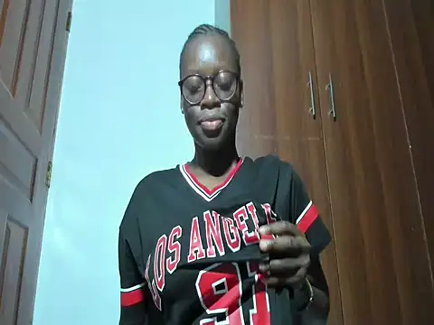 Snapshot of afro_pop chatting on 5, 3, 2025 afro pop online show from 5, 3, 2025