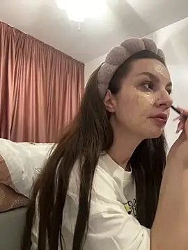 SecretSienna online show from 5, 4, 2026