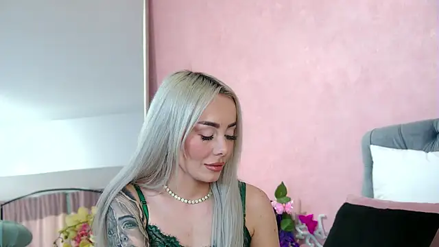 FrancescaMcGray online show from 12, 11, 2025