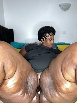 MsWhiteChocolatte online show from 2, 4, 2026